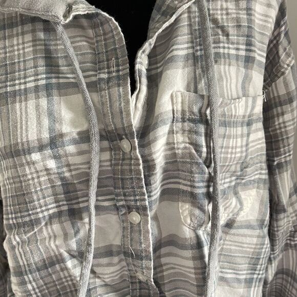 American Eagle Gray Plaid Button down crop top w/hood. Size‎ Small - Picture 2 of 8